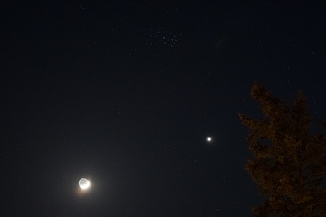 Měsíc, Venuše a Plejády